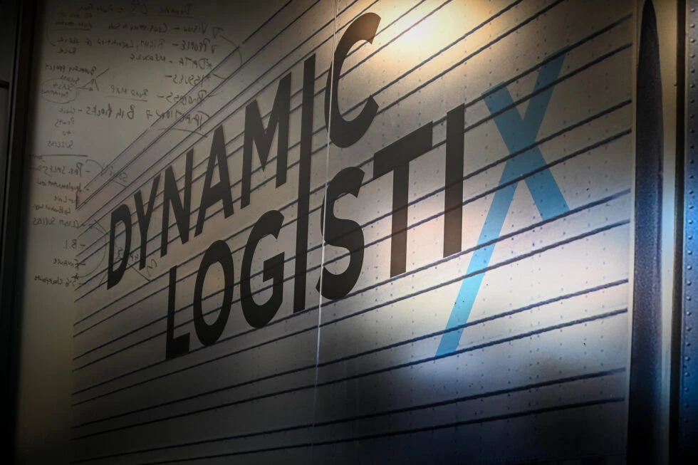 Dynamic Logistix wall logo